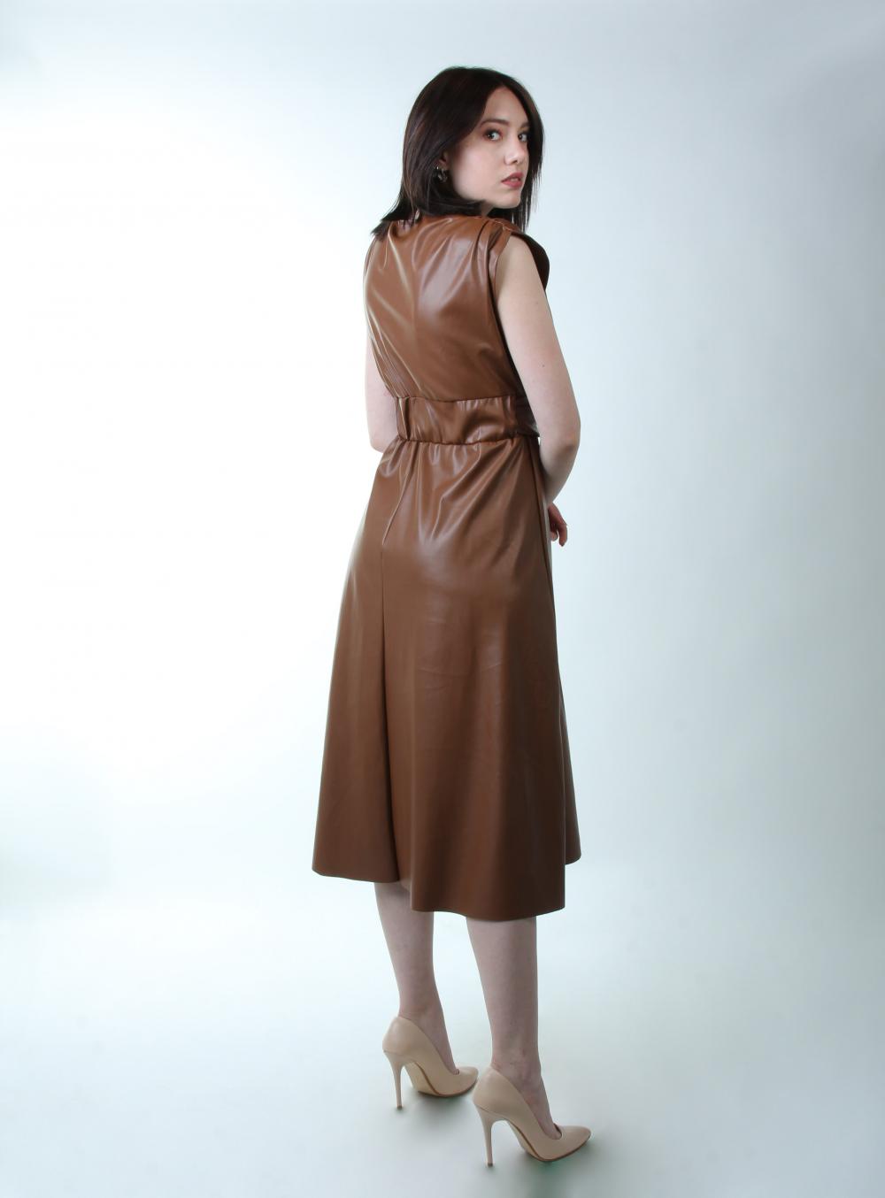 Yırtmaçlı V Yaka Kolsuz Deri Elbise - Kahverengi
